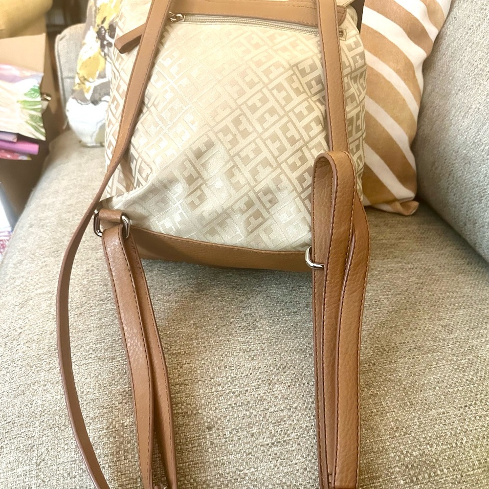Tommy Hilfiger Signature ‎ Logo Backpack With Vegan Leather Trim | 12" X 10" - Picture 9 of 16